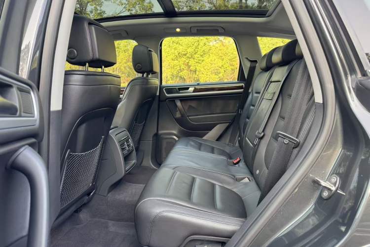 Used Volkswagen Touareg 2014 3.0 TSI New Edition Interior 4