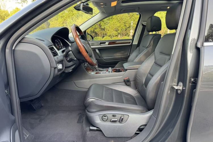 Used Volkswagen Touareg 2014 3.0 TSI New Edition Left Front Seat