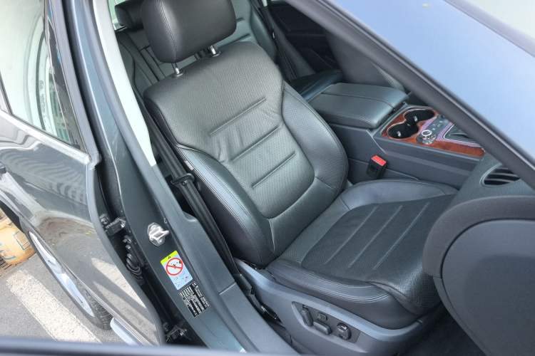 Used Volkswagen Touareg 2014 3.0 TSI New Edition Right Front Seat