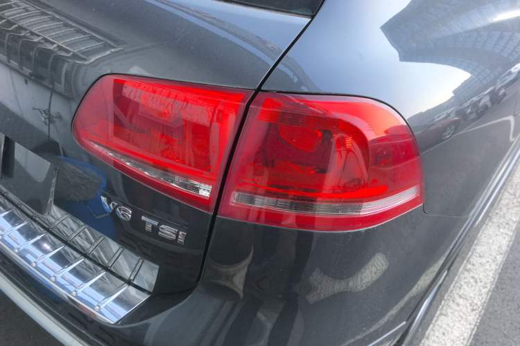 Used Volkswagen Touareg 2014 3.0 TSI New Edition Right Rear Taillight