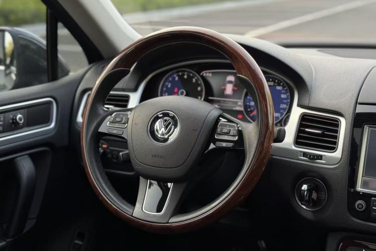 Used Volkswagen Touareg 2014 3.0 TSI New Edition Steering Wheel