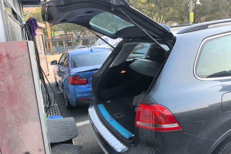 Used Volkswagen Touareg 2014 3.0 TSI New Edition Trunk