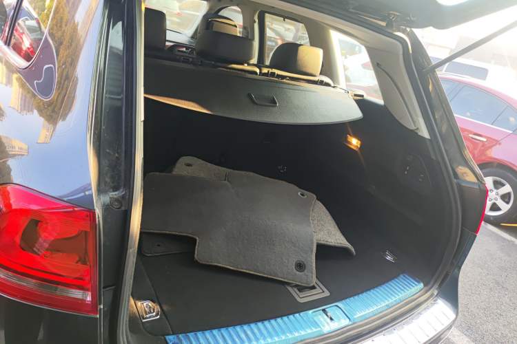Used Volkswagen Touareg 2014 3.0 TSI New Edition Trunk