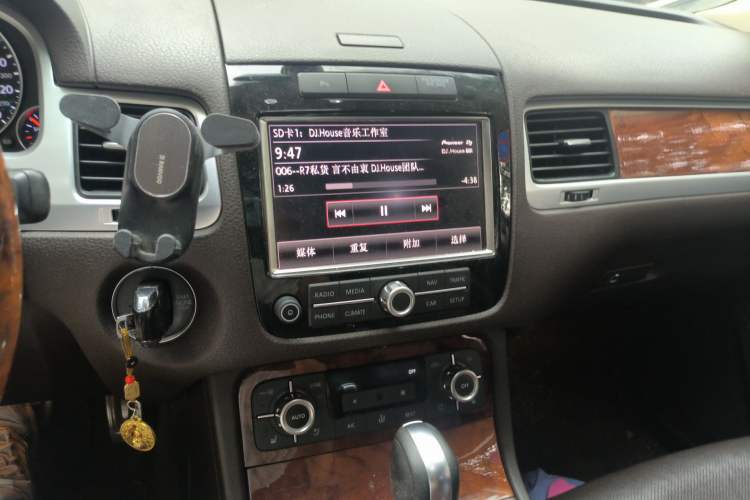 Used Volkswagen Touareg 2014 3.0 TSI New Edition Audio And AC Panel
