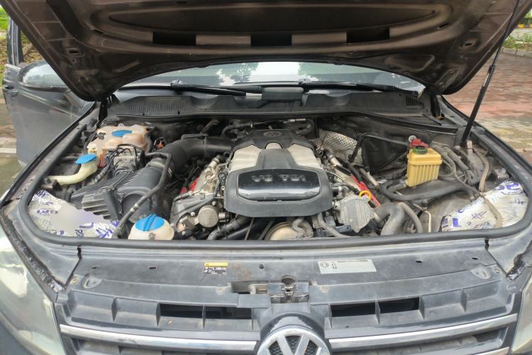 Used Volkswagen Touareg 2014 3.0 TSI New Edition Engine Bay
