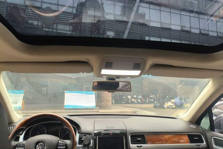 Used Volkswagen Touareg 2014 3.0 TSI New Edition Headliner