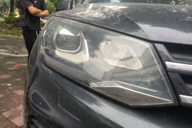 Used Volkswagen Touareg 2014 3.0 TSI New Edition Right Front Headlight