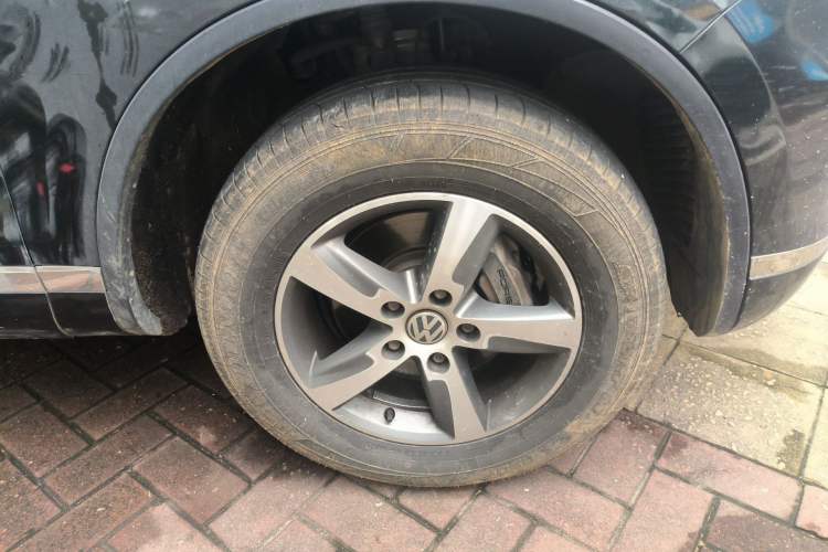 Used Volkswagen Touareg 2014 3.0 TSI New Edition Right Front Wheel Hub