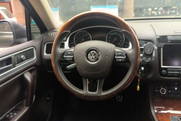 Used Volkswagen Touareg 2014 3.0 TSI New Edition Steering Wheel