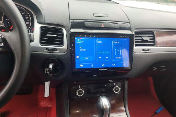 Used Volkswagen Touareg 2014 3.0 TSI New Edition Audio And AC Panel