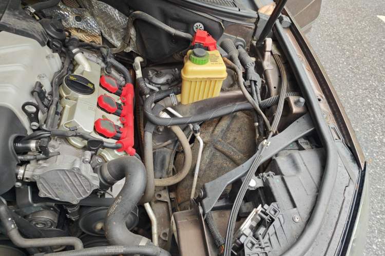 Used Volkswagen Touareg 2014 3.0 TSI New Edition Engine Bay Left