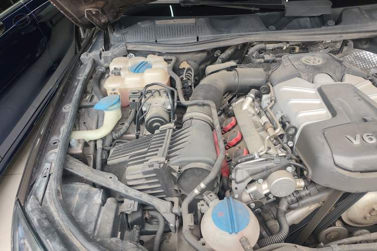 Used Volkswagen Touareg 2014 3.0 TSI New Edition Engine Bay Right