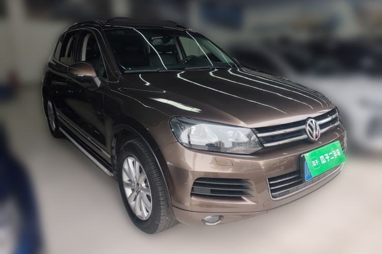 Used Volkswagen Touareg 2014 3.0 TSI New Edition Front Right 45 Deg