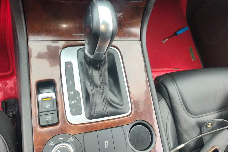 Used Volkswagen Touareg 2014 3.0 TSI New Edition Gear Lever