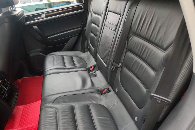 Used Volkswagen Touareg 2014 3.0 TSI New Edition Left Rear Seat