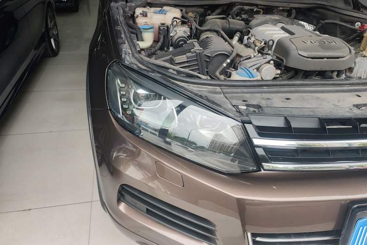 Used Volkswagen Touareg 2014 3.0 TSI New Edition Right Front Headlight