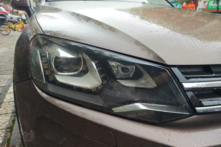 Used Volkswagen Touareg 2014 3.0 TSI New Edition Right Front Headlight