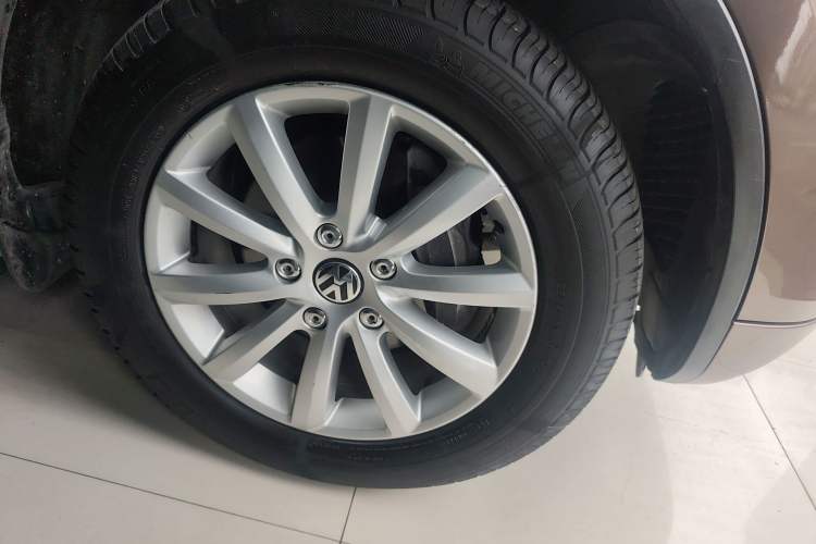 Used Volkswagen Touareg 2014 3.0 TSI New Edition Right Front Wheel Hub