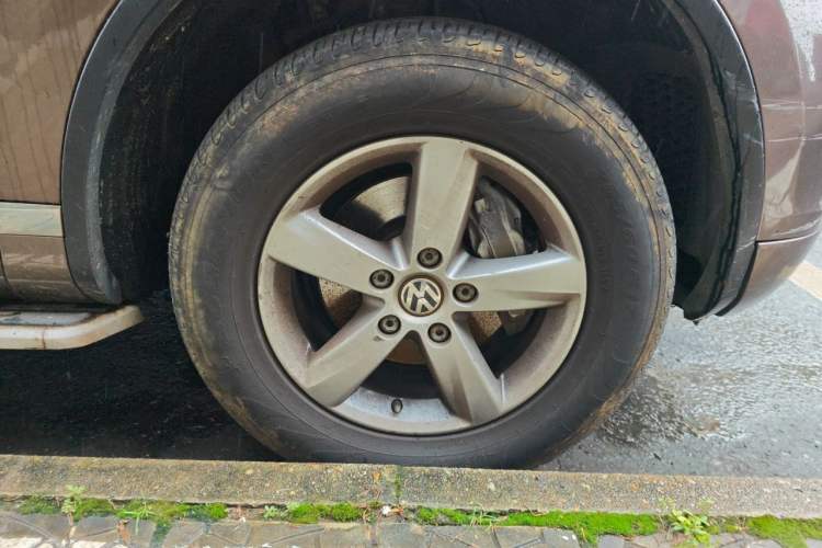 Used Volkswagen Touareg 2014 3.0 TSI New Edition Right Front Wheel Hub