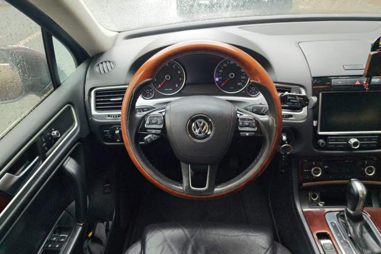 Used Volkswagen Touareg 2014 3.0 TSI New Edition Steering Wheel