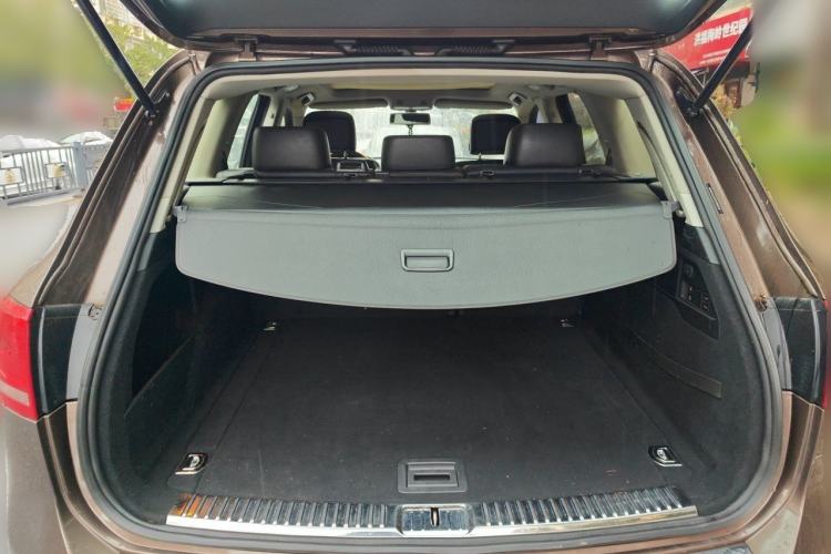 Used Volkswagen Touareg 2014 3.0 TSI New Edition Trunk