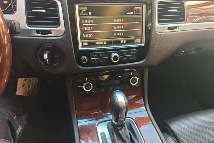 Used Volkswagen Touareg  Audio And AC Panel