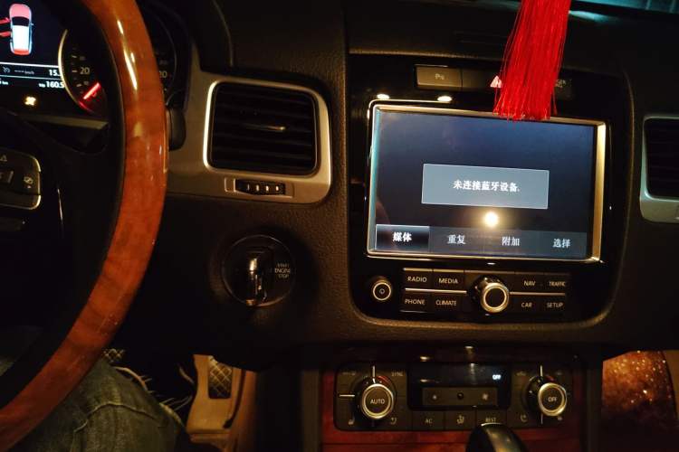 Used Volkswagen Touareg 2014 3.0 TSI New Edition Audio And AC Panel