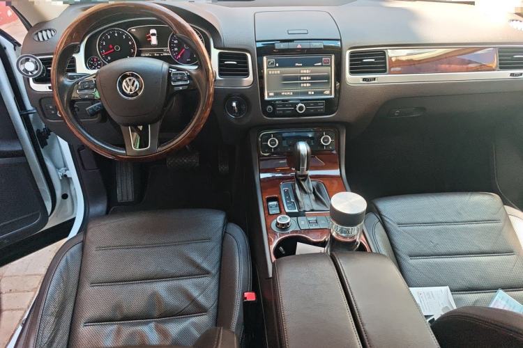 Used Volkswagen Touareg  Center Console