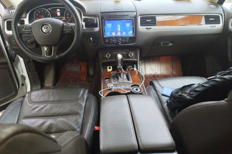 Used Volkswagen Touareg 2014 3.0 TSI New Edition Center Console