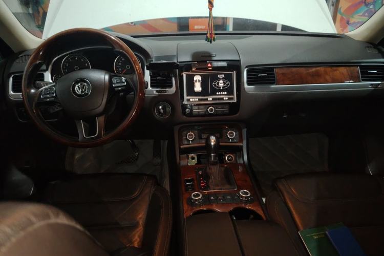 Used Volkswagen Touareg 2014 3.0 TSI New Edition Center Console