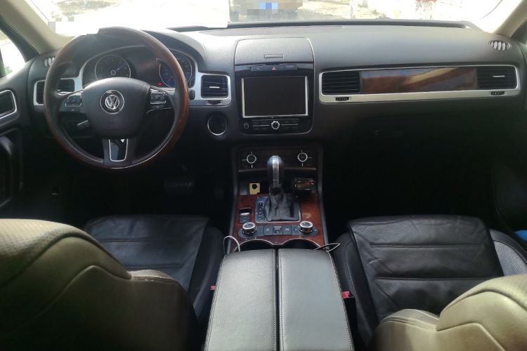 Used Volkswagen Touareg 2014 3.0 TSI New Edition Center Console