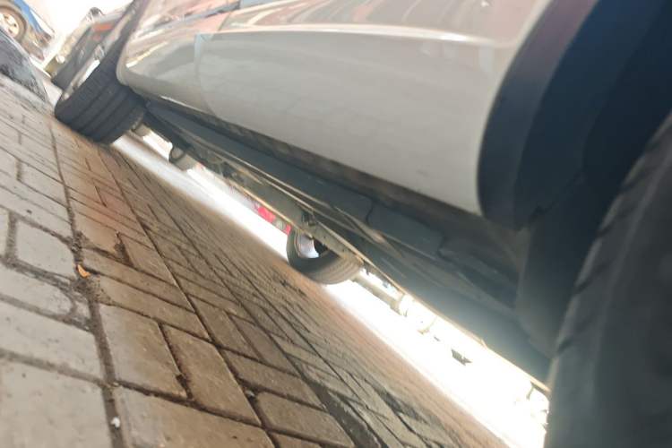 Used Volkswagen Touareg  Chassis Rear Left
