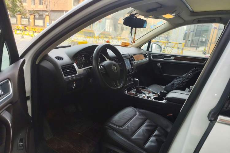 Used Volkswagen Touareg 2014 3.0 TSI New Edition Driver Seat