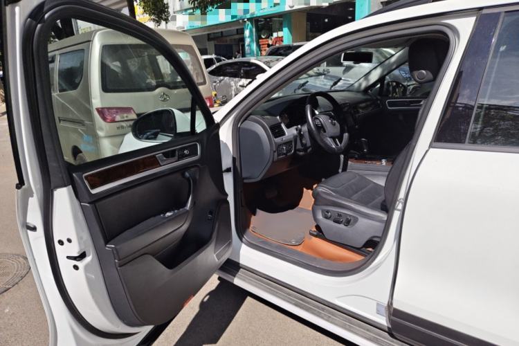 Used Volkswagen Touareg 2014 3.0 TSI New Edition Driver Seat