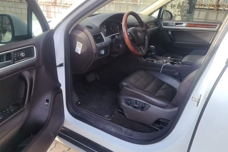 Used Volkswagen Touareg 2014 3.0 TSI New Edition Driver Seat