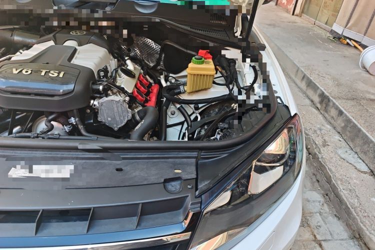 Used Volkswagen Touareg  Engine Bay Left