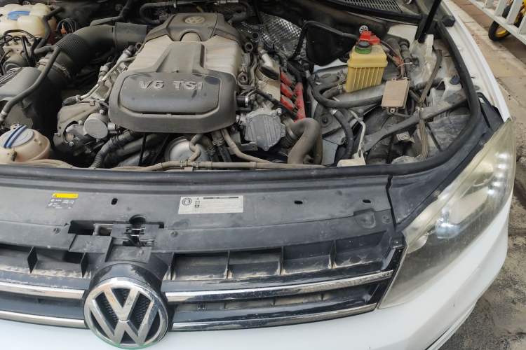 Used Volkswagen Touareg 2014 3.0 TSI New Edition Engine Bay Left