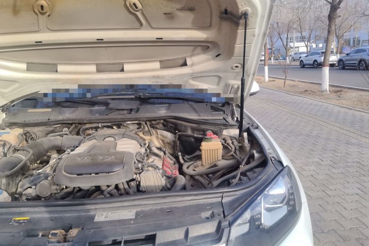 Used Volkswagen Touareg 2014 3.0 TSI New Edition Engine Bay Left