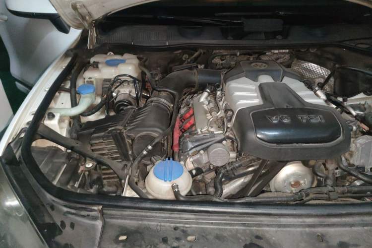 Used Volkswagen Touareg 2014 3.0 TSI New Edition Engine Bay Right