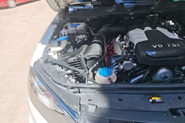 Used Volkswagen Touareg  Engine Bay Right