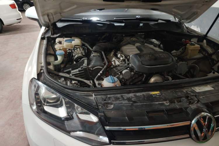 Used Volkswagen Touareg 2014 3.0 TSI New Edition Engine Bay Right