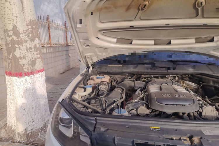 Used Volkswagen Touareg 2014 3.0 TSI New Edition Engine Bay Right