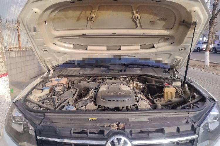 Used Volkswagen Touareg 2014 3.0 TSI New Edition Engine Bay