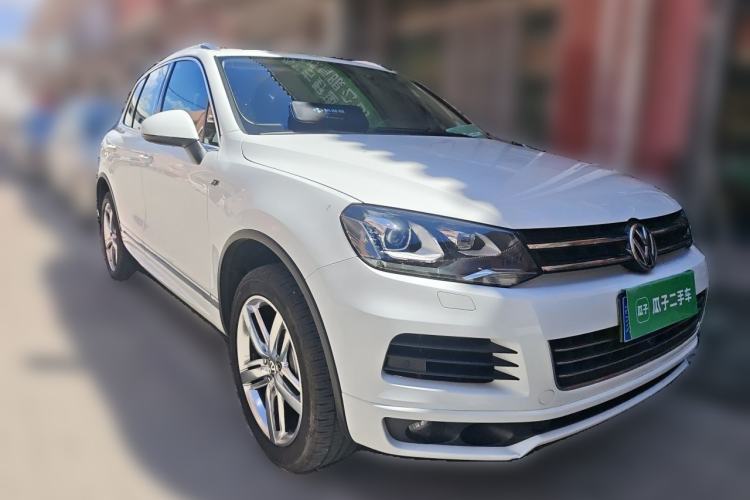 Used Volkswagen Touareg  Front Right 45 Deg