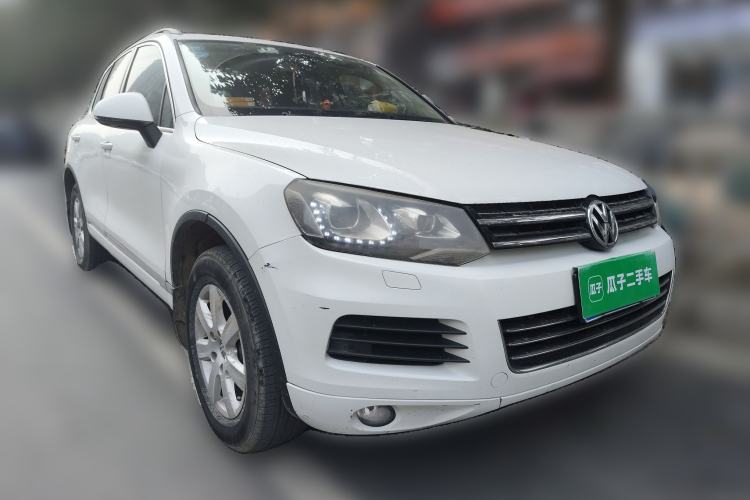 Used Volkswagen Touareg 2014 3.0 TSI New Edition Front Right 45 Deg