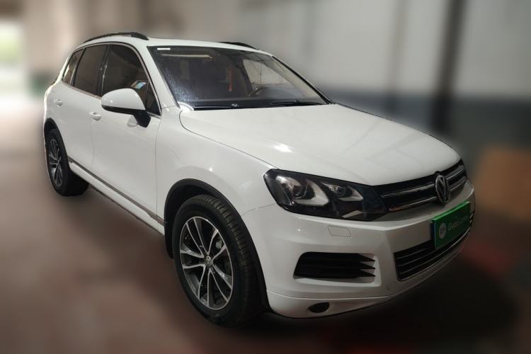 Used Volkswagen Touareg 2014 3.0 TSI New Edition Front Right 45 Deg