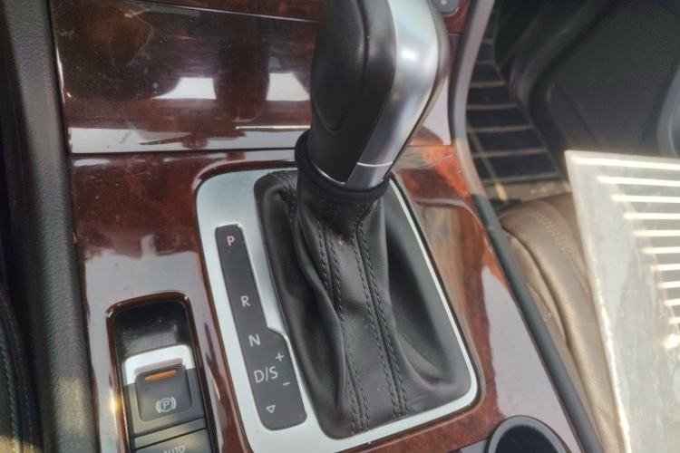 Used Volkswagen Touareg 2014 3.0 TSI New Edition Gear Lever