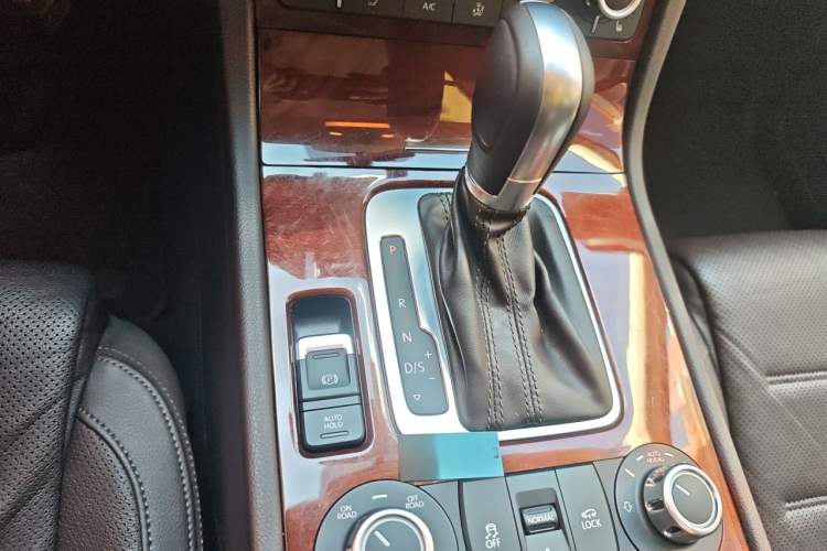 Used Volkswagen Touareg  Gear Lever