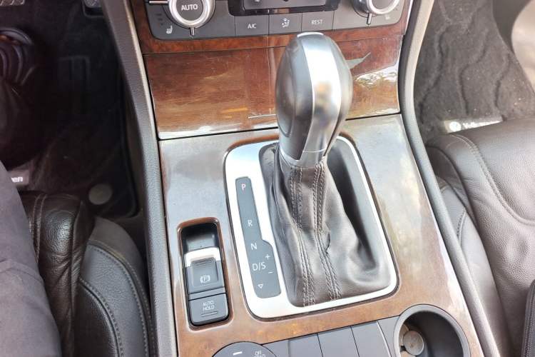 Used Volkswagen Touareg 2014 3.0 TSI New Edition Gear Lever