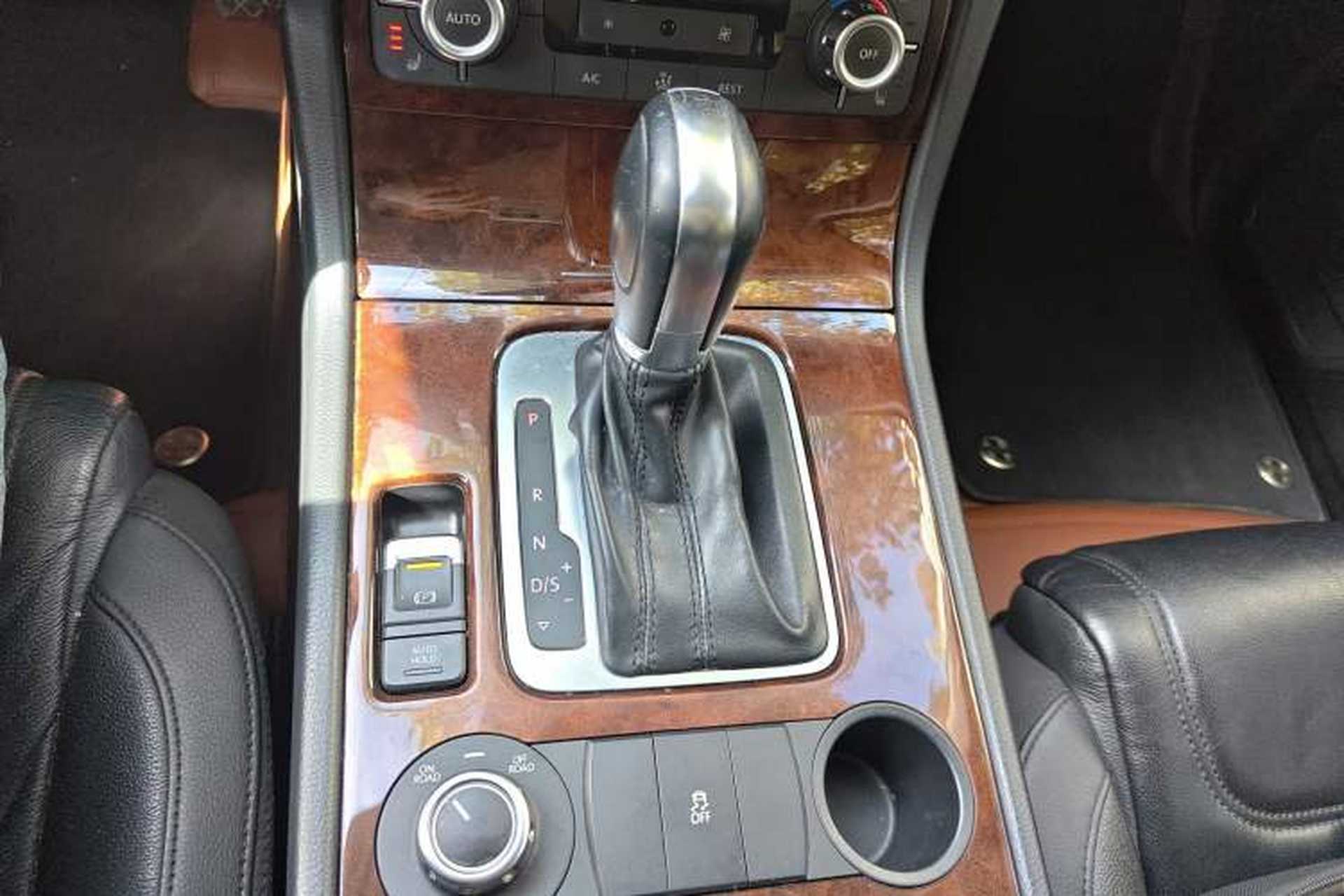 Used Volkswagen Touareg 2014 3.0 TSI New Edition Gear Lever